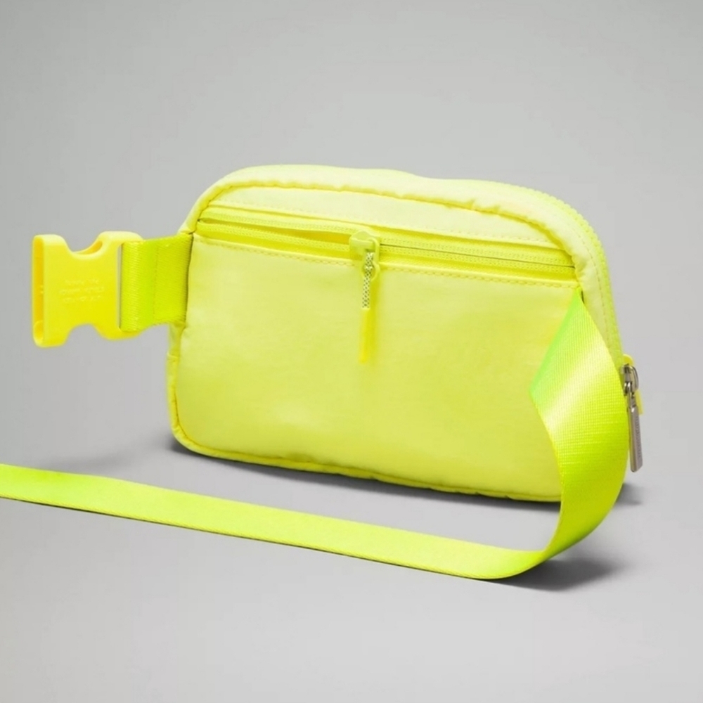 Lululemon Everywhere Belt Bag - Picture 3 of 11